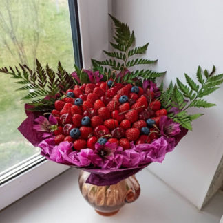 Букет из клубники 26. Клубника с голубикой